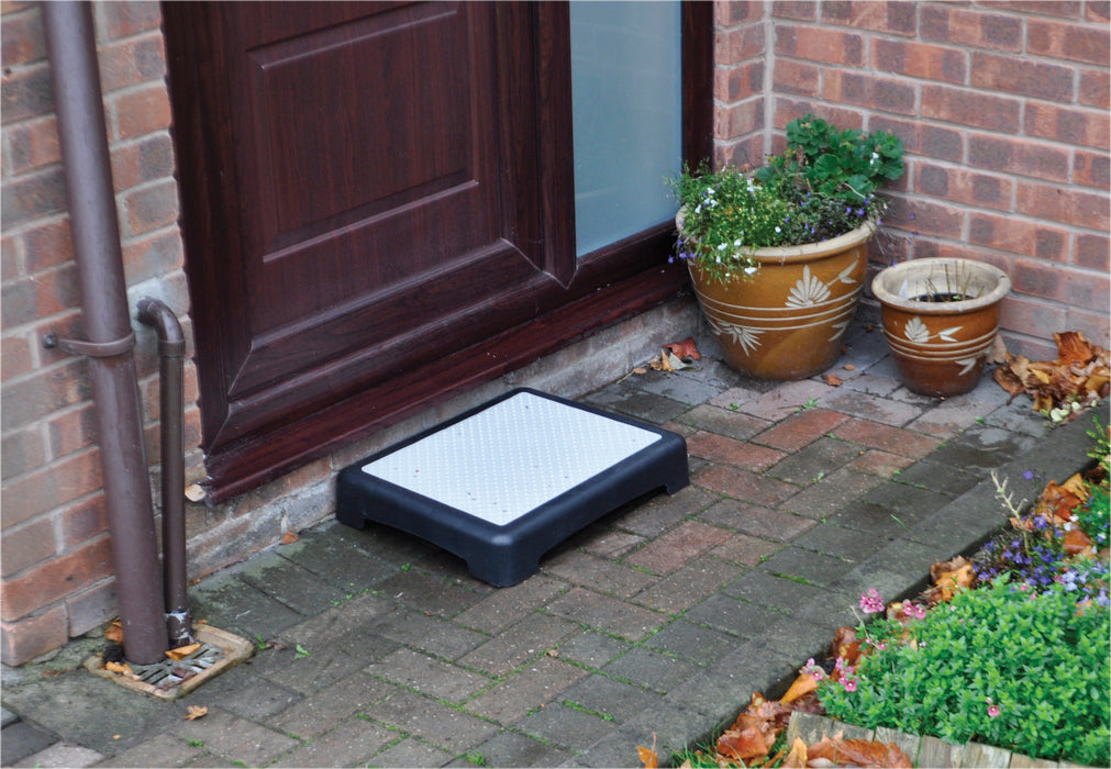 Outdoor Half Step from Mobility 2 You - Mobility 2 You.